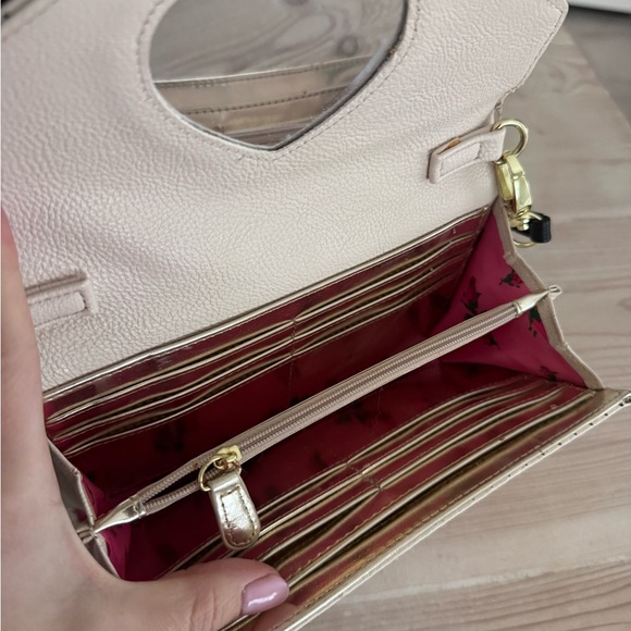 Elegant Cream and Black Bow Crossbody Bag - Picture 9 of 11